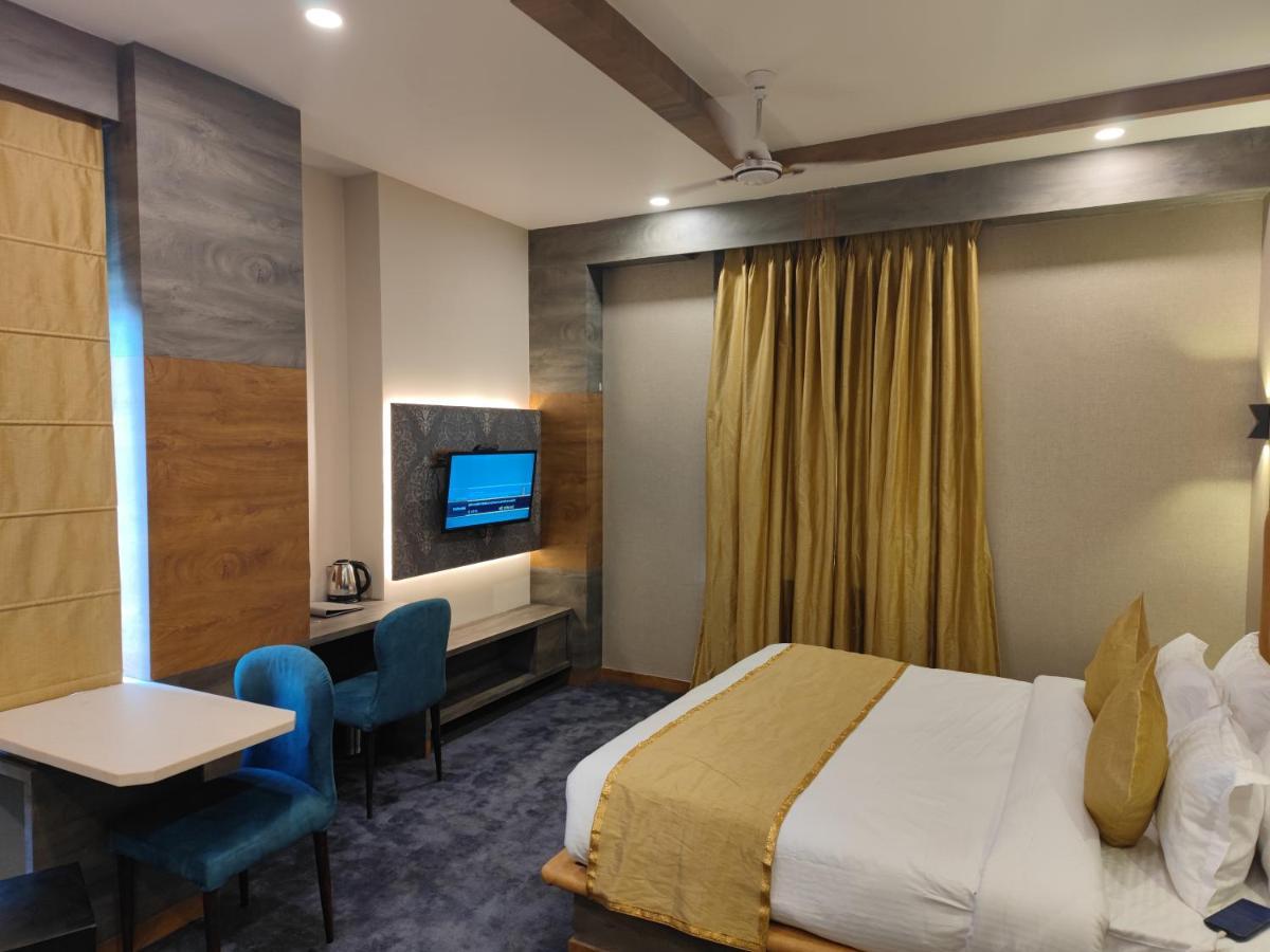 Prime Land Hotel Varanasi Luaran gambar