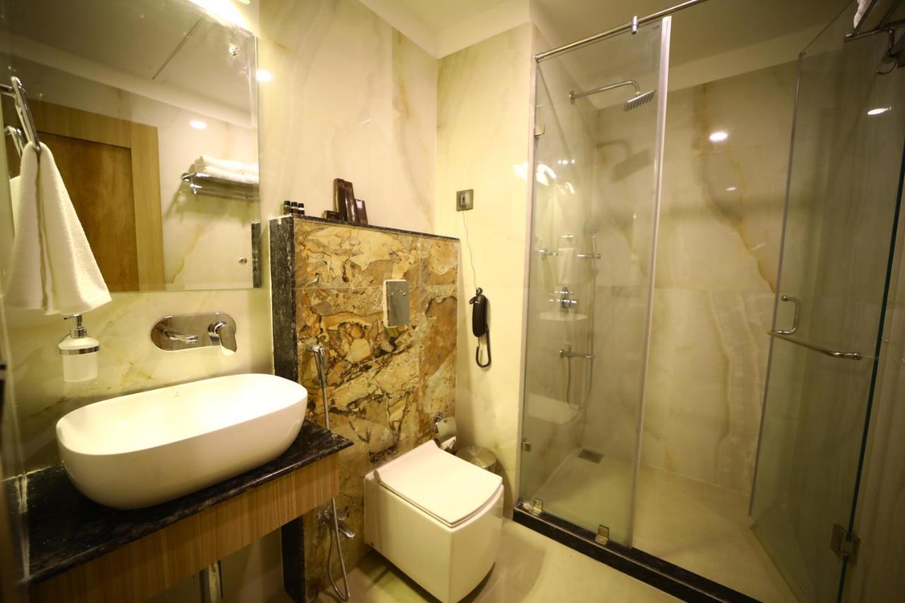 Prime Land Hotel Varanasi Luaran gambar
