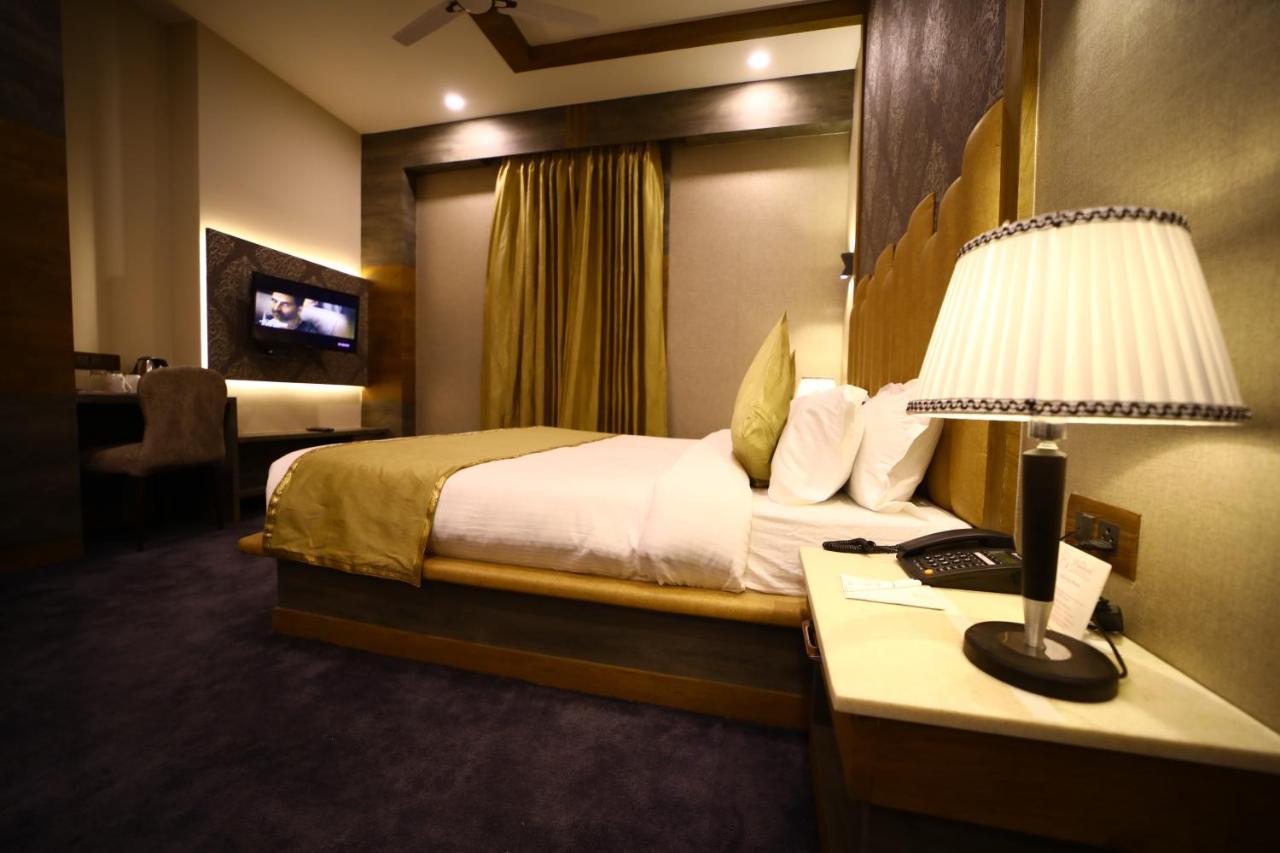Prime Land Hotel Varanasi Luaran gambar