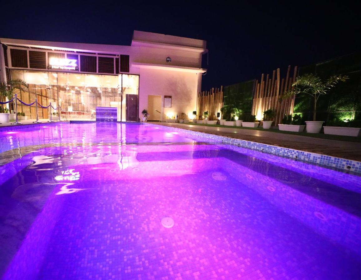 Prime Land Hotel Varanasi Luaran gambar