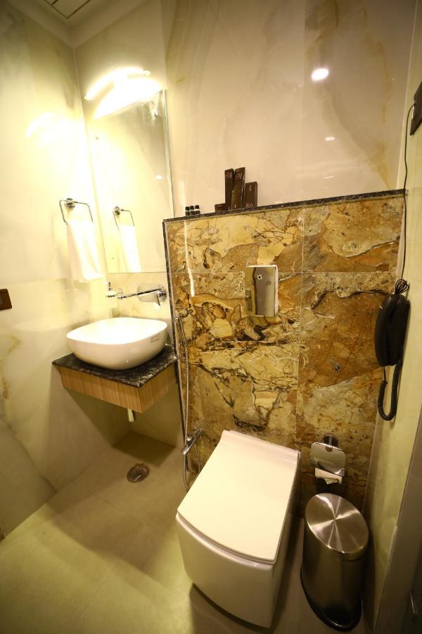 Prime Land Hotel Varanasi Luaran gambar