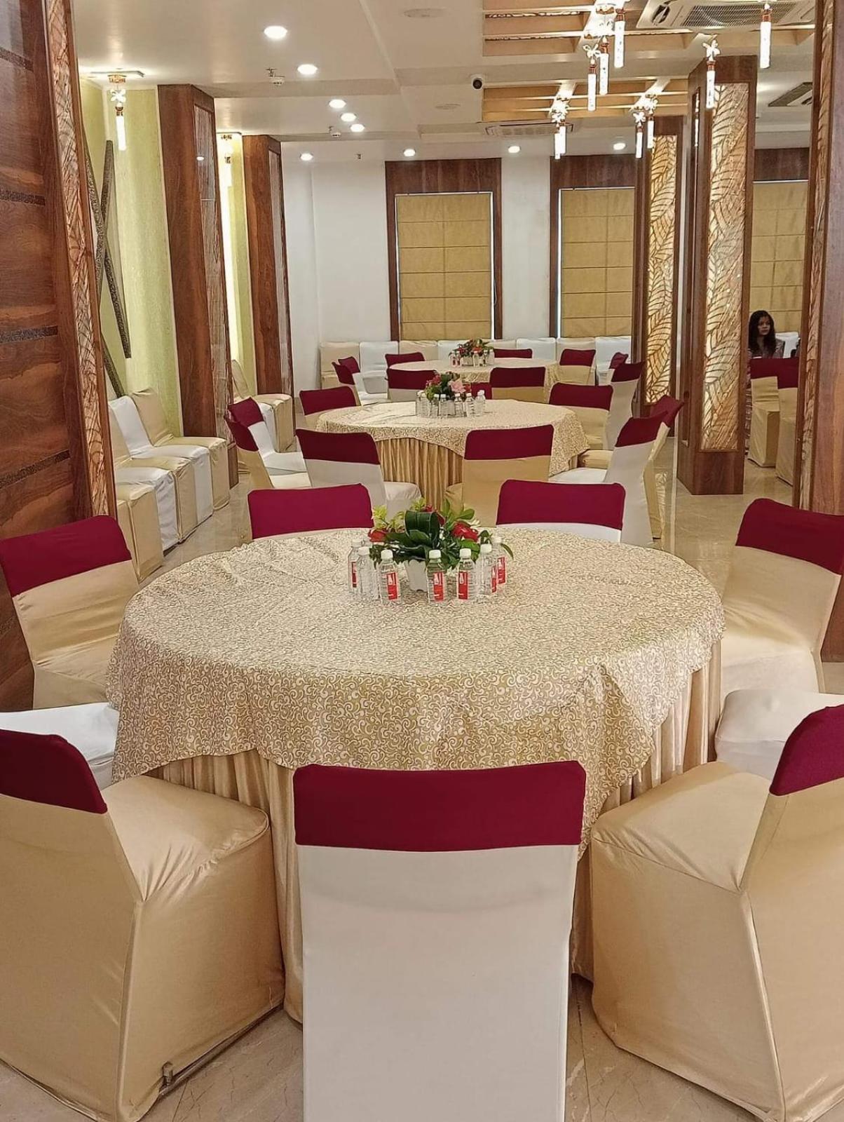 Prime Land Hotel Varanasi Luaran gambar